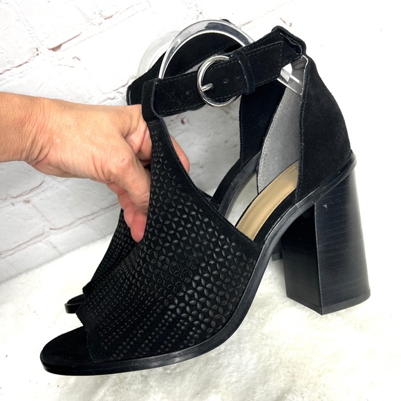 Marc Fisher Shoes - NWOT |•MARC FISHER•| LTD Vixen Peep Toe City Sandal Leather Heel